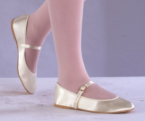 Child ivory satin bridesmaid shoe 